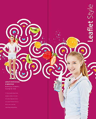 전신 PSD 백인 템플릿 편집 표지디자인 북디자인 출판디자인 여자 표지 리플렛 2단접지 북커버 오렌지 딸기 키위 들기 팜플렛 상반신 20대 성인 두명 앞모습 뷰티 물병 이미지템플릿 서양인 뷰포인트 과일 모션 사람 청년 물통 파일형식