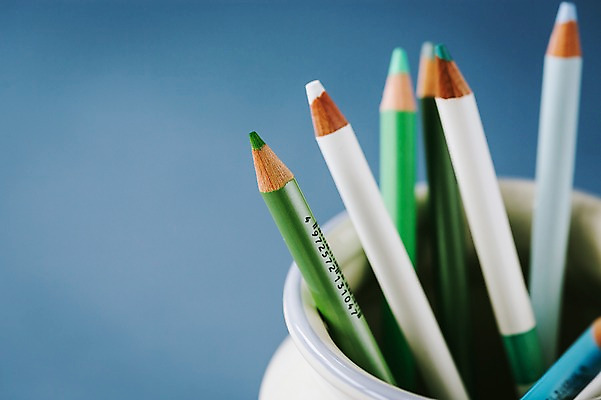 포토 JPG 스튜디오촬영 백그라운드 학용품 색연필 실내 사람없음 필기구 오브젝트 연필꽂이 국내포토 문구용품 내부 파일형식