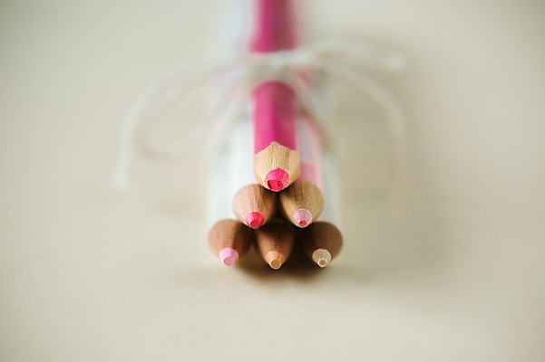 포토 JPG 스튜디오촬영 백그라운드 학용품 색연필 실내 사람없음 아웃포커스 필기구 오브젝트 국내포토 문구용품 촬영기법 내부 파일형식