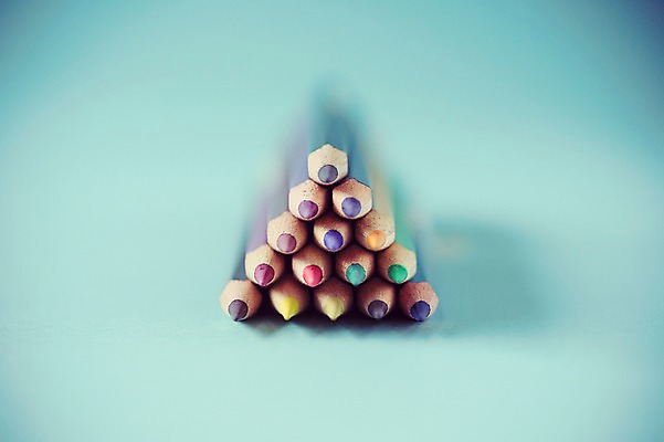 포토 JPG 스튜디오촬영 백그라운드 학용품 색연필 실내 사람없음 컬러풀 필기구 쌓기 오브젝트 국내포토 컬러 모션 문구용품 내부 파일형식