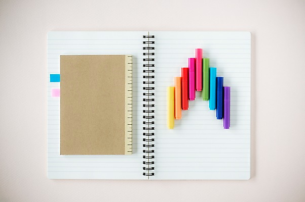 포토 JPG 스튜디오촬영 종이 백그라운드 학용품 실내 사람없음 필기구 펜 공책 오브젝트 국내포토 문구용품 내부 파일형식