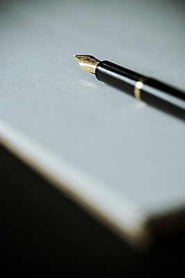 포토 JPG 스튜디오촬영 종이 백그라운드 학용품 실내 사람없음 아웃포커스 필기구 만년필 오브젝트 국내포토 문구용품 촬영기법 내부 펜 파일형식