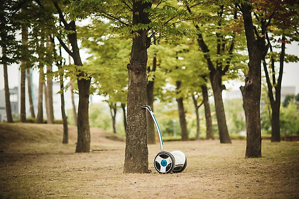 포토 JPG 주간 나무 공원 비즈니스 정보기술 스마트라이프 사람없음 야외 스마트기기 네트워크 스마트 스마트모빌리티 전동스쿠터 판교 모빌리티 국내포토 자연요소 식물 라이프스타일 공공시설 교통수단 컨셉 기술 전자제품 스쿠터 분당 파일형식