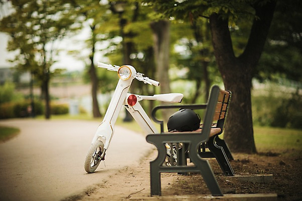 포토 JPG 주간 나무 공원 벤치 비즈니스 정보기술 스마트라이프 사람없음 야외 스마트기기 네트워크 헬멧 스마트 스마트모빌리티 전동스쿠터 판교 모빌리티 국내포토 자연요소 식물 라이프스타일 공공시설 교통수단 컨셉 의자 기술 전자제품 스쿠터 보호장비 분당 파일형식