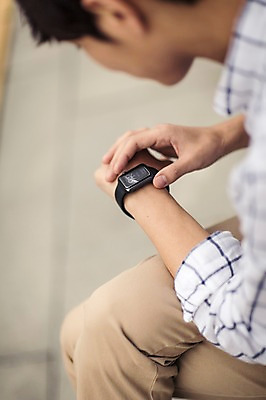 포토 JPG 주간 남자 비즈니스 정보기술 스마트라이프 한명 성인 야외 30대 스마트기기 한국인 네트워크 스마트 애플워치 국내포토 자연요소 1 라이프스타일 컨셉 기술 사람 동양인 장년 전자제품 스마트워치 파일형식