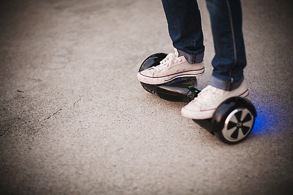 포토 JPG 주간 남자 비즈니스 정보기술 스마트라이프 한명 성인 야외 신체부위 30대 스마트기기 한국인 다리 네트워크 스마트 한강공원 스마트모빌리티 전동휠 모빌리티 국내포토 자연요소 1 라이프스타일 공원 육상교통 교통수단 컨셉 기술 사람 동양인 장년 전자제품 한강 파일형식