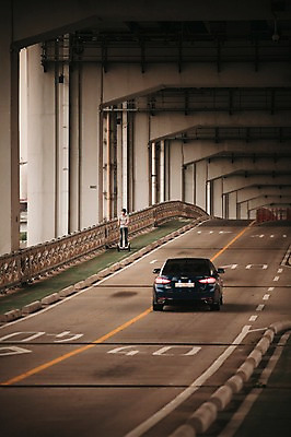 포토 JPG 주간 공원 남자 도로 이동 비즈니스 자동차 정보기술 스마트라이프 한명 성인 야외 30대 스마트기기 한국인 네트워크 스마트 다리밑 한강공원 스마트모빌리티 전동스쿠터 모빌리티 국내포토 자연요소 1 라이프스타일 공공시설 길 육상교통 교통수단 컨셉 교통시설 기술 사람 동양인 장년 전자제품 스쿠터 다리_건축물 아래 한강 파일형식