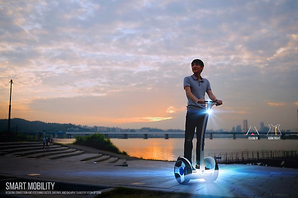 JPG 주간 전신 편집이미지 공원 남자 비즈니스 정보기술 스마트라이프 한명 성인 야외 30대 빛 스마트기기 일몰 한국인 네트워크 스마트 디지털합성 한강공원 디지털아트 스마트모빌리티 4차산업 모빌리티 편집실사 자연요소 1 라이프스타일 공공시설 산업 교통수단 컨셉 기술 사람 동양인 장년 전자제품 노을 CG 한강 파일형식