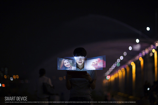 JPG 편집이미지 공원 남자 비즈니스 정보기술 스마트라이프 한명 성인 야외 30대 스마트기기 태블릿 한국인 네트워크 야간 스마트 디지털합성 검색 한강공원 디지털아트 4차산업 편집실사 자연요소 1 라이프스타일 공공시설 산업 컨셉 기술 사람 동양인 장년 전자제품 CG 한강 파일형식