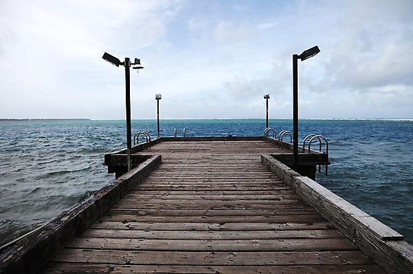 포토 JPG 주간 해외 바다 가로등 풍경 사람없음 야외 오세아니아 나무다리 괌 국내포토 자연요소 공공시설 나라 다리_건축물 파일형식