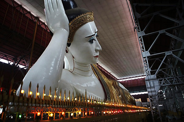 포토 JPG 해외 아시아 불교 조명 실내 사람없음 울타리 불상 미얀마 양곤 차옥타지파고다 국내포토 나라 종교 내부 담장 파일형식