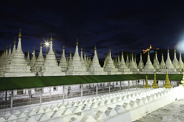 포토 JPG 해외 아시아 불교 풍경 사람없음 야외 야간 미얀마 바간 쿠도도파고다 국내포토 자연요소 나라 종교 파일형식