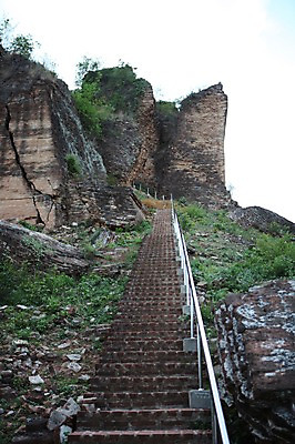 포토 JPG 주간 해외 아시아 벽 풍경 사람없음 야외 담장 계단 균열 만달레이 미얀마 민군파고다 국내포토 자연요소 나라 모션 파일형식