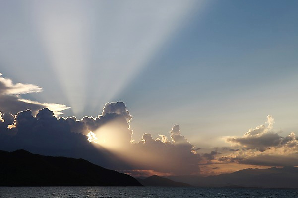 포토 JPG 주간 구름 해외 아시아 바다 섬 하늘 풍경 사람없음 야외 일출 베트남 나트랑 국내포토 자연요소 나라 노을 동남아시아 파일형식