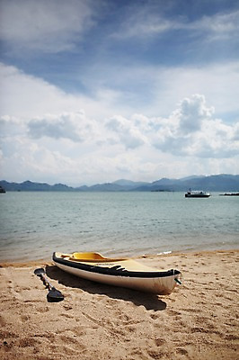 포토 JPG 주간 해외 아시아 풍경 해변 사람없음 야외 모래사장 한척 보트 노 베트남 나트랑 국내포토 자연요소 1 나라 바다 배_교통 동남아시아 선박 파일형식