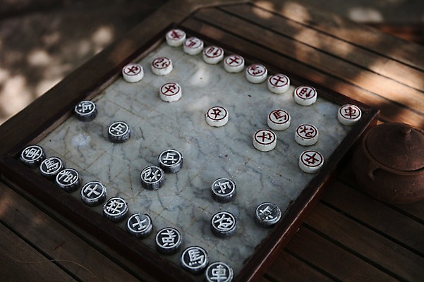 포토 JPG 주간 해외 아시아 사람없음 야외 그늘 오브젝트 베트남 장기알 장기판 나트랑 국내포토 장기놀이 자연요소 나라 놀이 동남아시아 파일형식