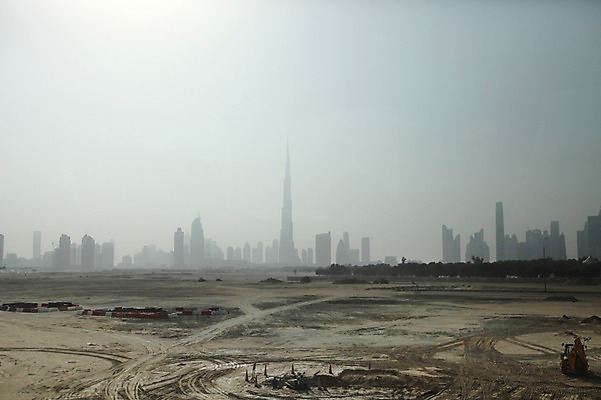 포토 JPG 주간 해외 아시아 풍경 빌딩 사람없음 야외 건물 황무지 바퀴자국 두바이 국내포토 자연요소 건축물 나라 자국 아랍에미리트 파일형식