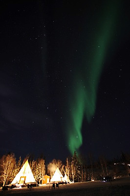 포토 JPG 해외 캐나다 밤하늘 아메리카 풍경 사람없음 야외 야간 오로라 인디언집 국내포토 자연요소 북아메리카 자연현상 하늘 대륙 파일형식