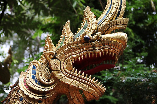 포토 JPG 주간 해외 아시아 태국 사람없음 야외 동상 금색 치앙라이 국내포토 자연요소 나라 컬러 조형물 기념물 파일형식