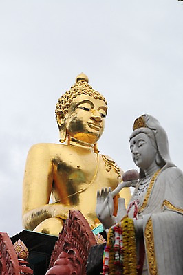 포토 JPG 주간 해외 아시아 불교 태국 사람없음 야외 동상 불상 석상 치앙라이 국내포토 자연요소 나라 종교 조형물 기념물 파일형식