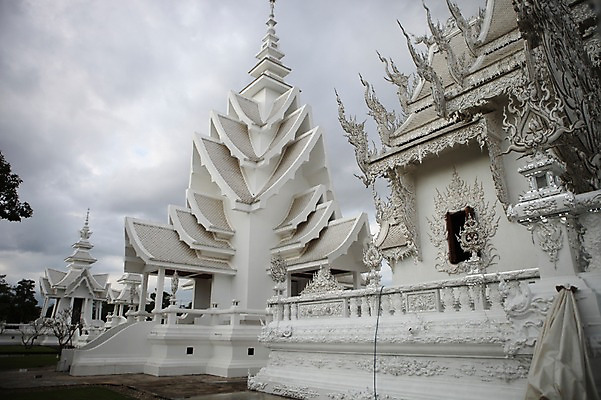 포토 JPG 주간 해외 아시아 불교 태국 풍경 사람없음 야외 사찰 치앙라이 왓롱쿤사원 국내포토 자연요소 나라 종교 종교건축 파일형식