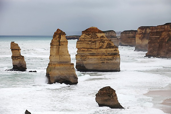 포토 JPG 주간 해외 바다 풍경 해변 사람없음 야외 바위 오세아니아 호주 그레이트오션로드 국내포토 자연요소 나라 돌_바위 파일형식