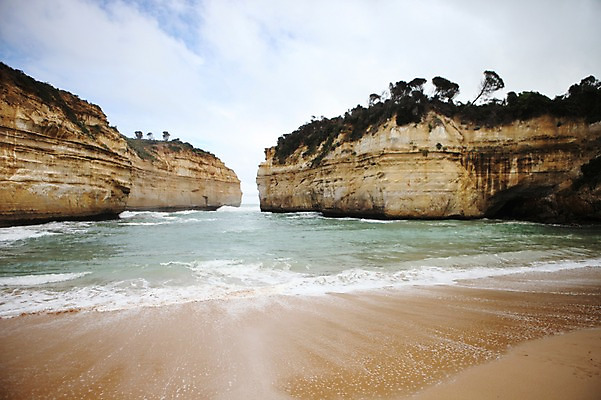 포토 JPG 주간 해외 바다 풍경 해변 사람없음 야외 바위 오세아니아 호주 그레이트오션로드 로크아드협곡 국내포토 자연요소 나라 골짜기 돌_바위 파일형식