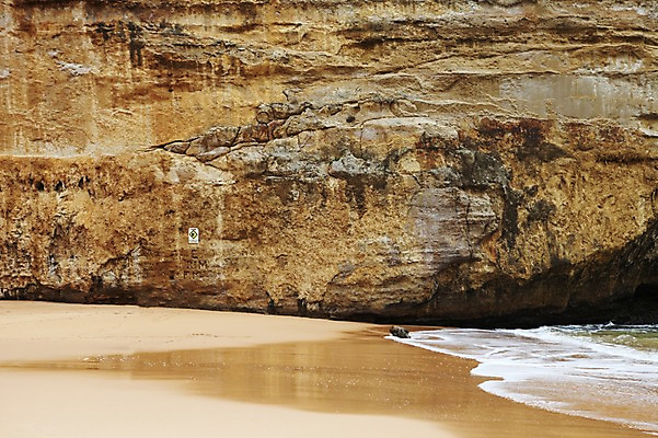 포토 JPG 주간 해외 풍경 해변 사람없음 야외 모래사장 바위 오세아니아 호주 그레이트오션로드 로크아드협곡 국내포토 자연요소 나라 바다 골짜기 돌_바위 파일형식