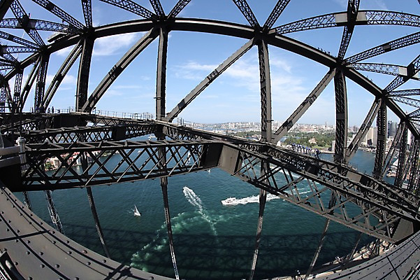 포토 JPG 주간 해외 바다 요트 사람 풍경 여러명 야외 도시 오세아니아 호주 철근 시드니 하버브리지 가교 국내포토 자연요소 건축물 나라 다수 배_교통 다리_건축물 파일형식