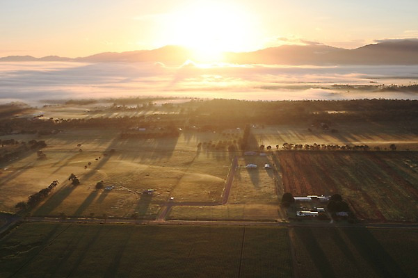 포토 JPG 주간 해외 밭 주택 논 그림자 풍경 사람없음 야외 햇빛 태양 마을 일몰 시골 오세아니아 호주 시드니 항공촬영 국내포토 자연요소 나라 뷰포인트 농업 건물 노을 파일형식