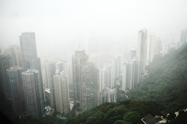 포토 JPG 주간 해외 아시아 풍경 빌딩 사람없음 야외 안개 도시 홍콩 빅토리아피크 국내포토 자연요소 나라 날씨 산 건물 중국 파일형식