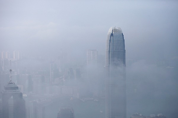 포토 JPG 주간 해외 아시아 풍경 빌딩 사람없음 야외 안개 도시 홍콩 빅토리아피크 국내포토 자연요소 나라 날씨 산 건물 중국 파일형식