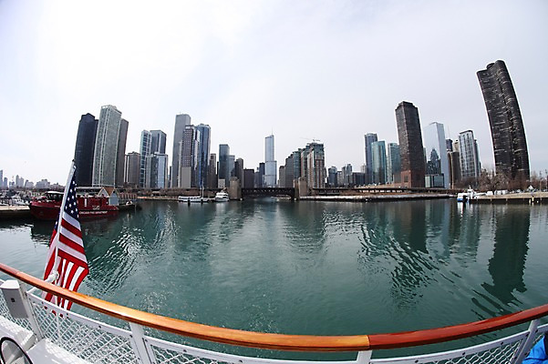 포토 JPG 주간 해외 바다 아메리카 풍경 빌딩 사람없음 야외 건물 미국 깃발 도시 성조기 시카고 선박 국내포토 자연요소 건축물 수상교통 북아메리카 국기 대륙 파일형식