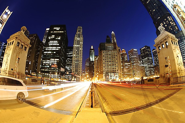 포토 JPG 해외 도로 야경 자동차 아메리카 빌딩 사람없음 야외 건물 미국 도시 장노출 시카고 국내포토 건축물 길 육상교통 북아메리카 교통시설 촬영기법 야간 대륙 파일형식 풍경_경치