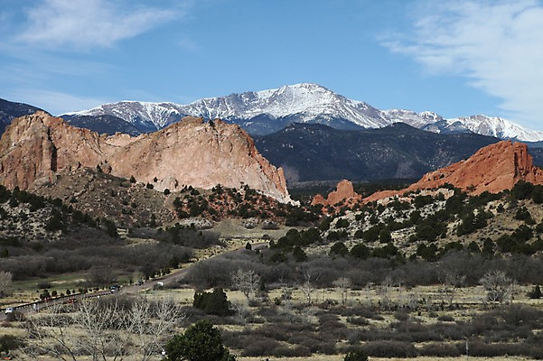 포토 JPG 주간 해외 도로 자동차 자연 바위산 산 아메리카 풍경 사람없음 야외 미국 콜로라도 국내포토 자연요소 길 육상교통 북아메리카 교통시설 돌산 대륙 생태계 파일형식