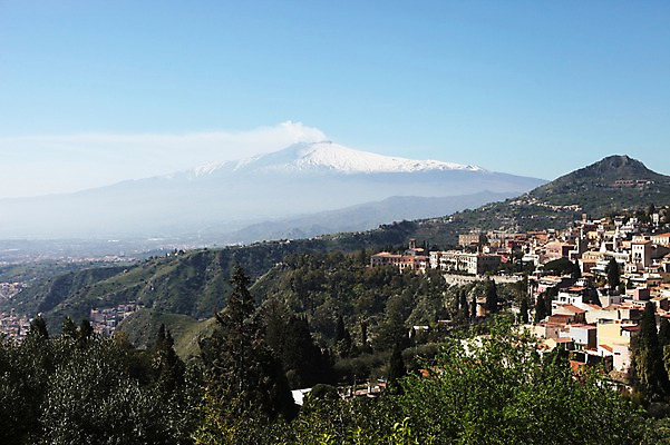 포토 JPG 주간 해외 유럽 산 주택 풍경 사람없음 야외 이탈리아 항공촬영 시칠리아섬 타오르미나 국내포토 자연요소 나라 뷰포인트 섬 건물 파일형식