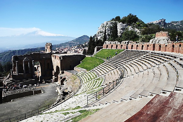 포토 JPG 주간 해외 유럽 유적지 사람 풍경 야외 이탈리아 세계문화유산 극장 시칠리아섬 타오르미나 그리스극장 국내포토 자연요소 나라 섬 고건축 문화재 그리스 파일형식