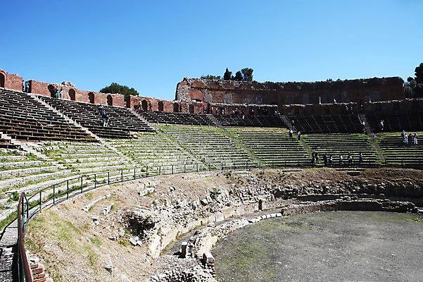 포토 JPG 주간 해외 유럽 유적지 사람 풍경 야외 이탈리아 세계문화유산 극장 시칠리아섬 타오르미나 그리스극장 국내포토 자연요소 나라 섬 고건축 문화재 그리스 파일형식