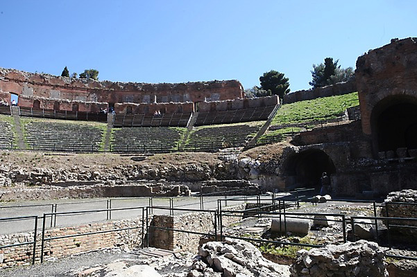 포토 JPG 주간 해외 유럽 유적지 사람 풍경 야외 이탈리아 세계문화유산 극장 시칠리아섬 타오르미나 그리스극장 국내포토 자연요소 나라 섬 고건축 문화재 그리스 파일형식