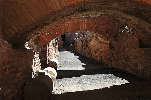 포토 JPG 주간 해외 유럽 그림자 사람없음 야외 이탈리아 세계문화유산 극장 통로 시칠리아섬 타오르미나 그리스극장 국내포토 자연요소 나라 섬 문화재 그리스 파일형식