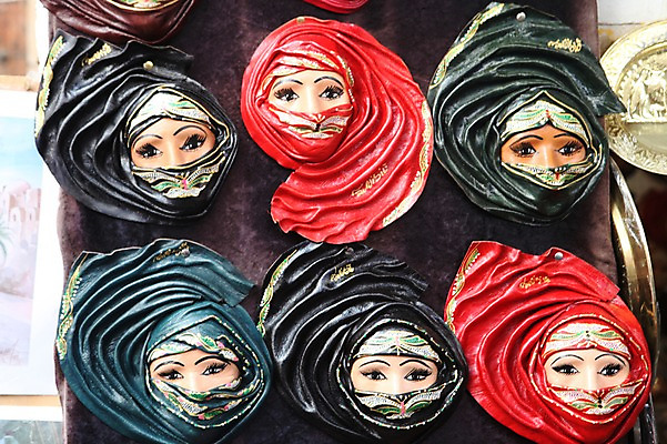 포토 JPG 해외 얼굴 아프리카 사람모양 가면 사람없음 여러개 얼굴모양 튀니지 히잡 북아프리카 국내포토 모양 나라 다수 신체부위 이슬람문화 파일형식