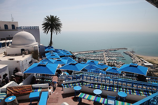 포토 JPG 주간 해외 바다 아프리카 사람 풍경 여러명 야외 항구 파라솔 야외테라스 튀니지 북아프리카 국내포토 자연요소 나라 다수 교통시설 발코니 파일형식