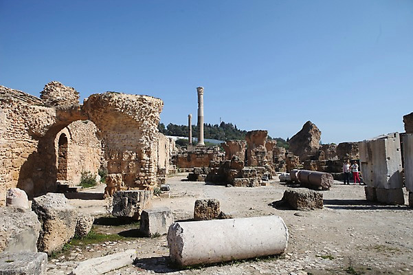 포토 JPG 주간 해외 아프리카 유적지 사람 풍경 야외 세계문화유산 튀니지 북아프리카 비르사언덕 카르타고유적 국내포토 자연요소 나라 고건축 문화재 언덕 파일형식
