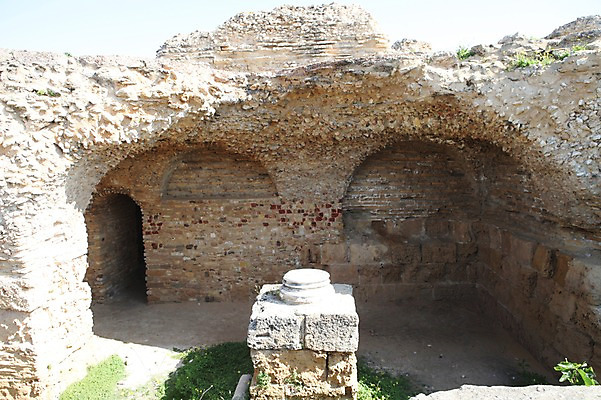 포토 JPG 주간 해외 아프리카 유적지 사람없음 야외 세계문화유산 튀니지 북아프리카 비르사언덕 카르타고유적 국내포토 자연요소 나라 고건축 문화재 언덕 파일형식