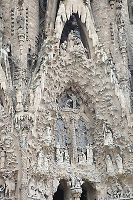 포토 JPG 주간 해외 유럽 사람없음 야외 조각상 성당 세계문화유산 스페인 사그라다파밀리아 국내포토 자연요소 나라 종교건축 조형물 문화재 바르셀로나 파일형식