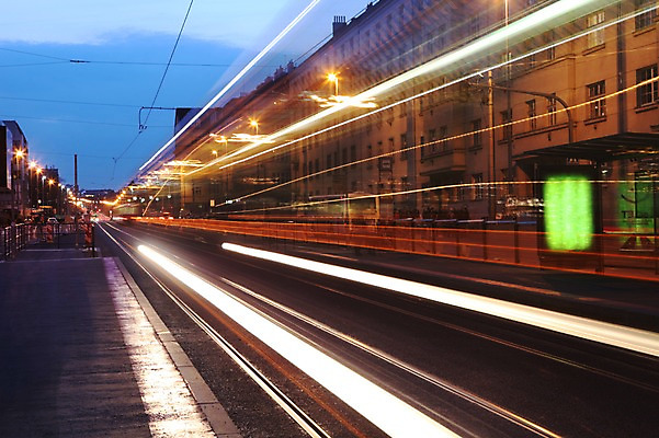포토 JPG 해외 유럽 도로 가로등 풍경 사람없음 야외 건물 세계문화유산 야간 장노출 체코 프라하 국내포토 자연요소 건축물 공공시설 나라 길 교통시설 촬영기법 문화재 파일형식
