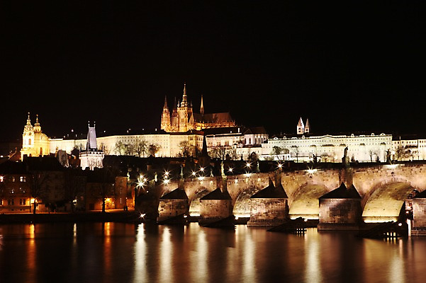 포토 JPG 해외 유럽 야경 사람없음 야외 건물 강 세계문화유산 다리 체코 프라하 카를교 프라하성 국내포토 건축물 나라 신체부위 문화재 다리_건축물 성 야간 파일형식 풍경_경치