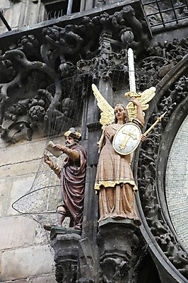 포토 JPG 주간 해외 유럽 사람없음 야외 조각상 세계문화유산 시계탑 체코 프라하 국내포토 자연요소 나라 조형물 탑 문화재 파일형식