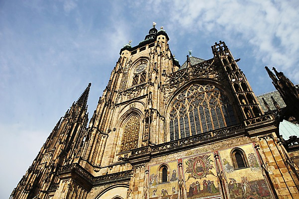 포토 JPG 주간 해외 유럽 로우앵글 하늘 풍경 사람없음 야외 성당 세계문화유산 체코 프라하 비투스성당 국내포토 자연요소 나라 뷰포인트 종교건축 문화재 파일형식