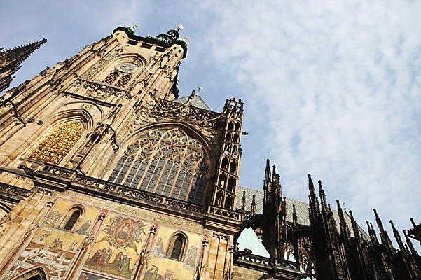 포토 JPG 주간 해외 유럽 로우앵글 하늘 풍경 사람없음 야외 성당 세계문화유산 체코 프라하 비투스성당 국내포토 자연요소 나라 뷰포인트 종교건축 문화재 파일형식